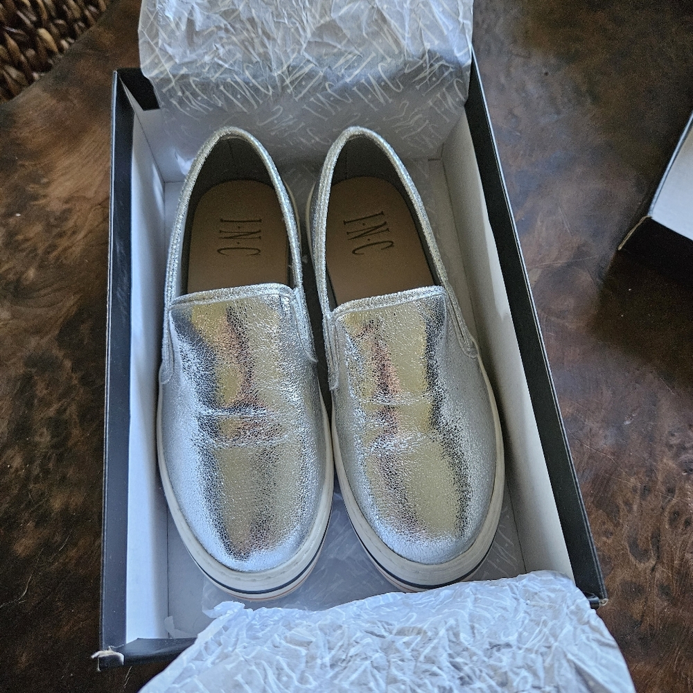 INC - International Concepts Skylar Silver Metallic Shoes Girls sz 3